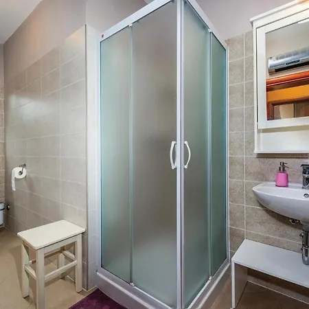 1 Bedroom Beautiful In アパート